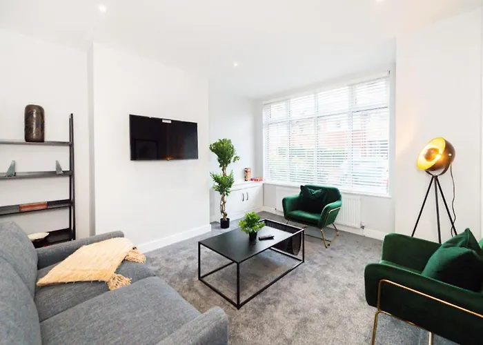 Hassle-Free & Handsome Brand-New 3-Bed Home